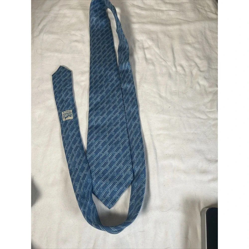 Hermes Blue & White Silk Tie. 3”, 58” Long - Picture 4 of 9